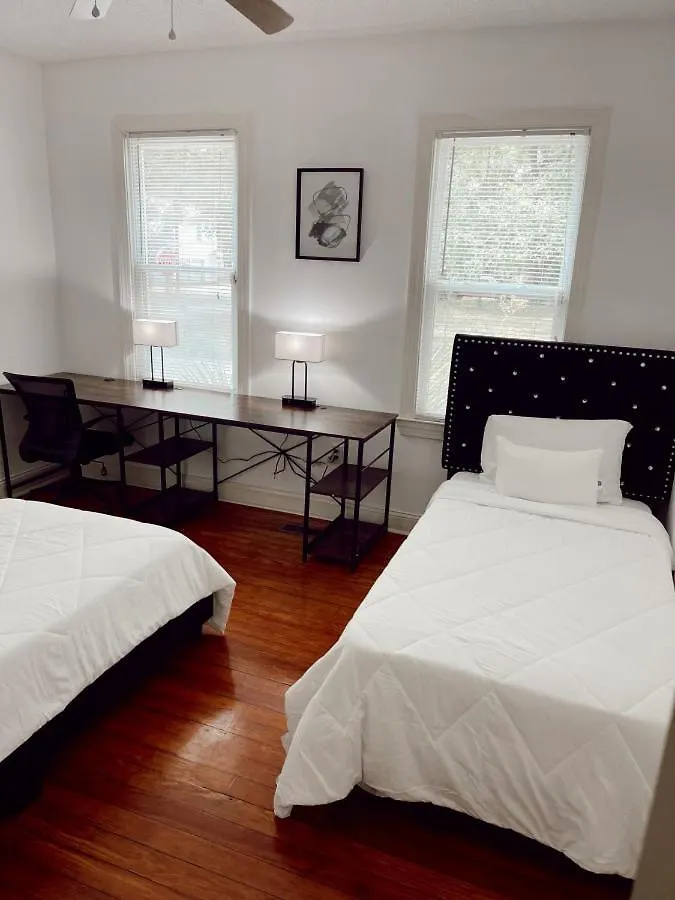 Southern Charm At Its Best Near South Historic District Savannah 0*,